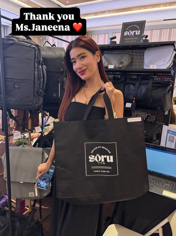 <h5><em>Janeena Chan - TV Host / Model</em></h5>